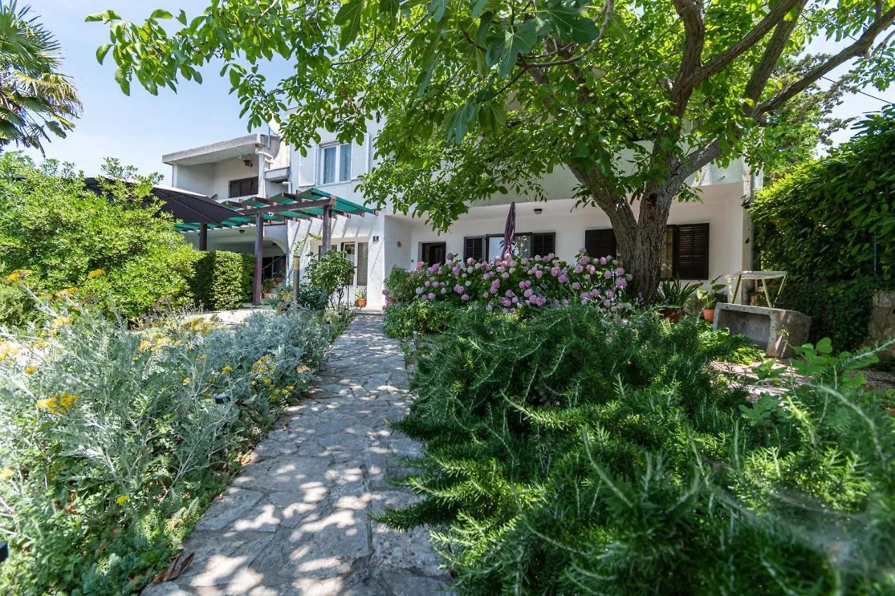 Apartments By The Sea Punat, Krk - 5351 بونات